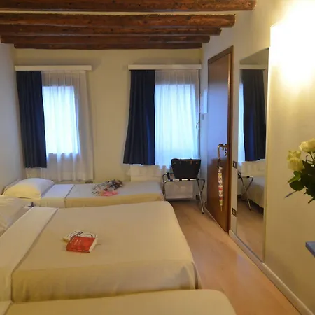 Al Tiepolo 3* Venedig